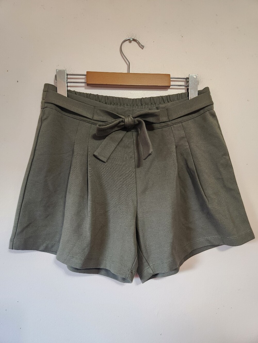 NWT Jacqueline de Yong Yacht Party Shorts Olive Green Tie Waist Medium Resort